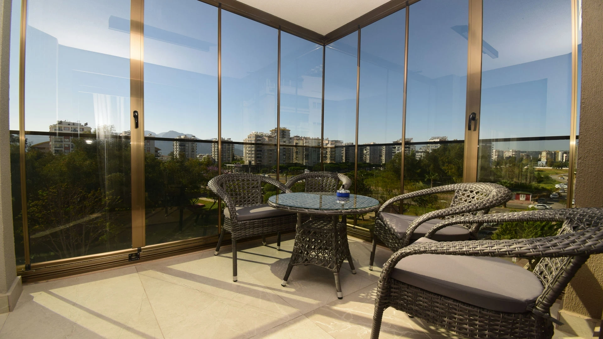 Cam Balkon